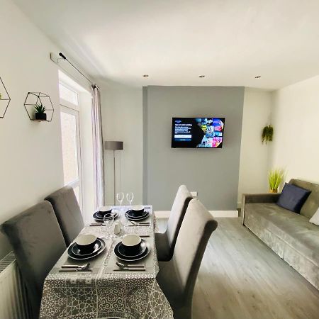 Emerald Living, 4 Bedrooms In The Heart Of Swansea, Close To Beaches! 스완지 외부 사진